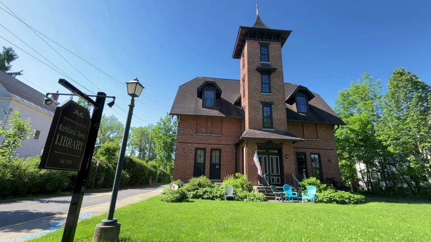Kirkland Town Library Storefront